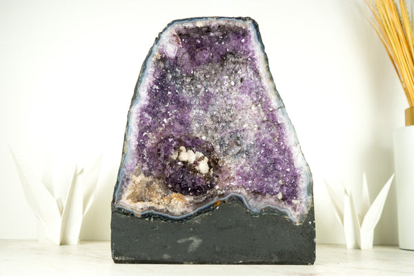 Lila Amethyst-Geode mit funkelndem Galaxie-Amethyst und Spitzenachat-Matrix