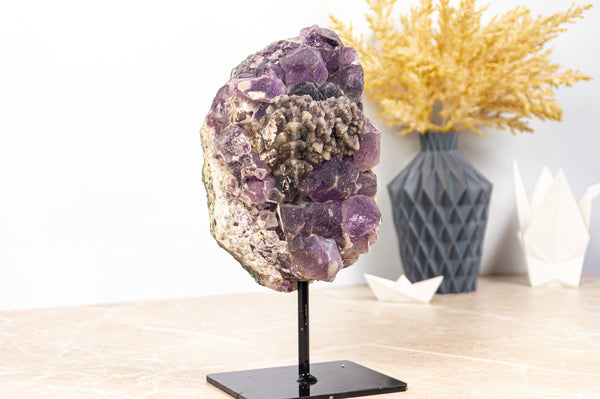 Galaxy Amethyst Druzy, auch bekannt als gezuckerter Amethyst mit Kalzitblütenformation