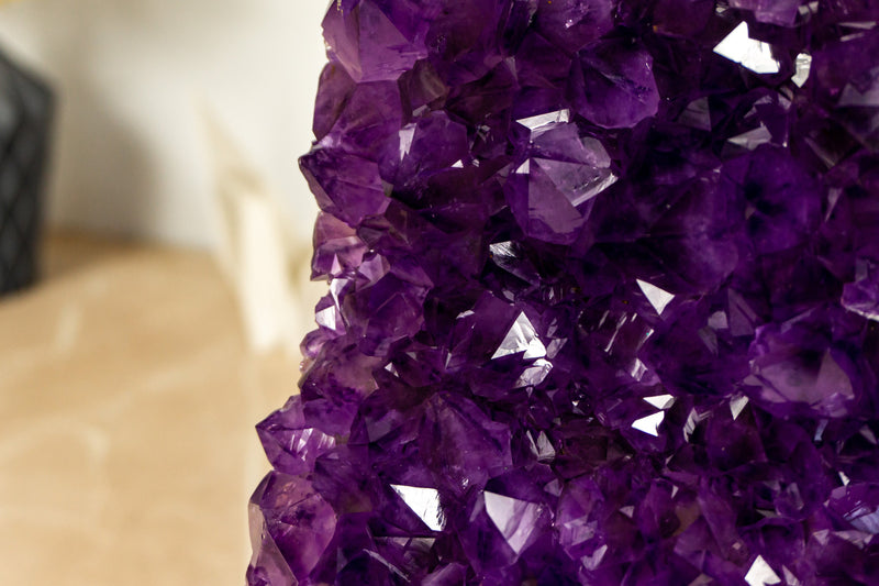 Amethyst-Geodencluster auf Ständer mit dunkelviolettem Traubengelee-Amethyst – 4,7 kg – 10,4 lb