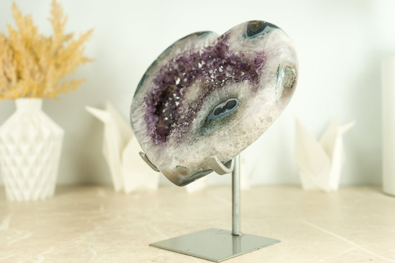 Seltenes Achatherz mit glänzendem, tiefviolettem Amethyst-Druzy