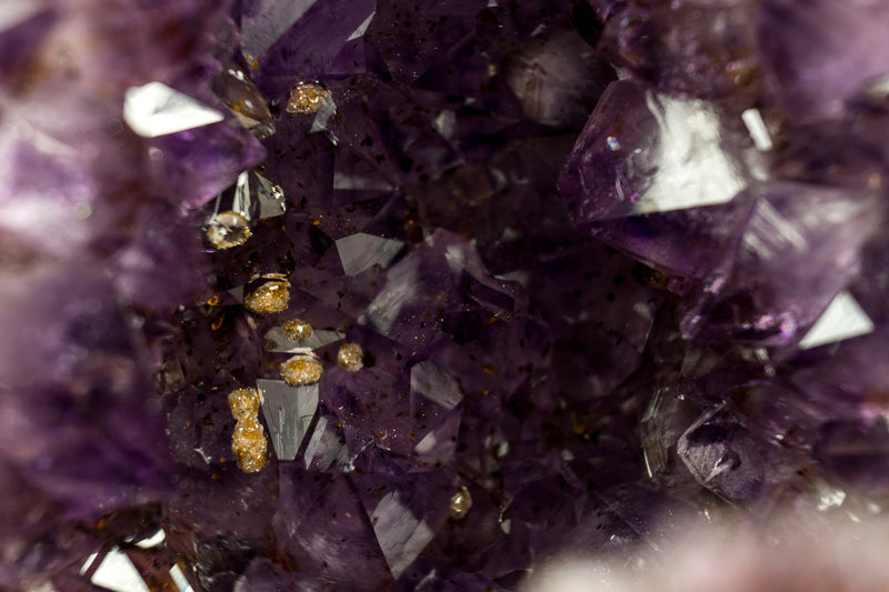 Natürliche blau gebänderte Achat-Geode mit seltener tiefvioletter Amethyst-Krone