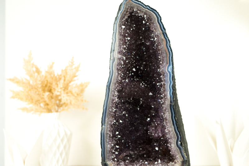 Natürliche blaue Spitzenachat-Geode mit funkelndem Lavendel-Amethyst, ein dekoratives Mittelstück