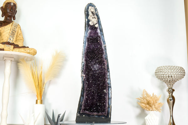 Fantastische Amethyst-Kathedralgeode, mit Spitzenachat, violettem Amethyst und Calcit, große und hohe Geode