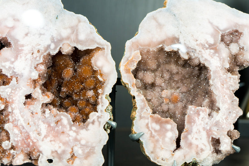 Rosa Amethyst-Geode in Galeriequalität mit galaktisch rotem und rosa Amethyst-Druzy, alle natürlichen Geoden-Schmetterlingsflügel