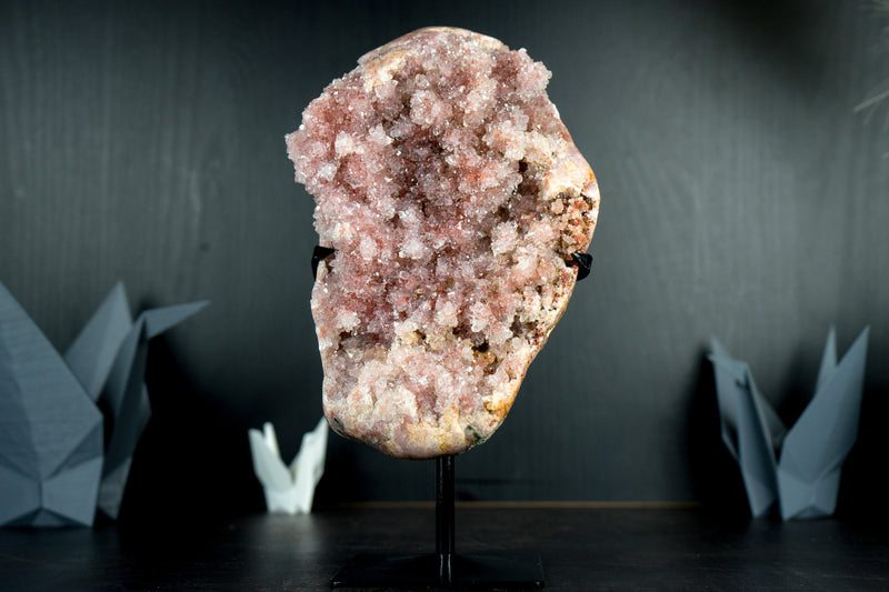 Rosa Amethyst-Geodencluster mit glänzendem roten, rosa und weißen Amethyst-Druzy