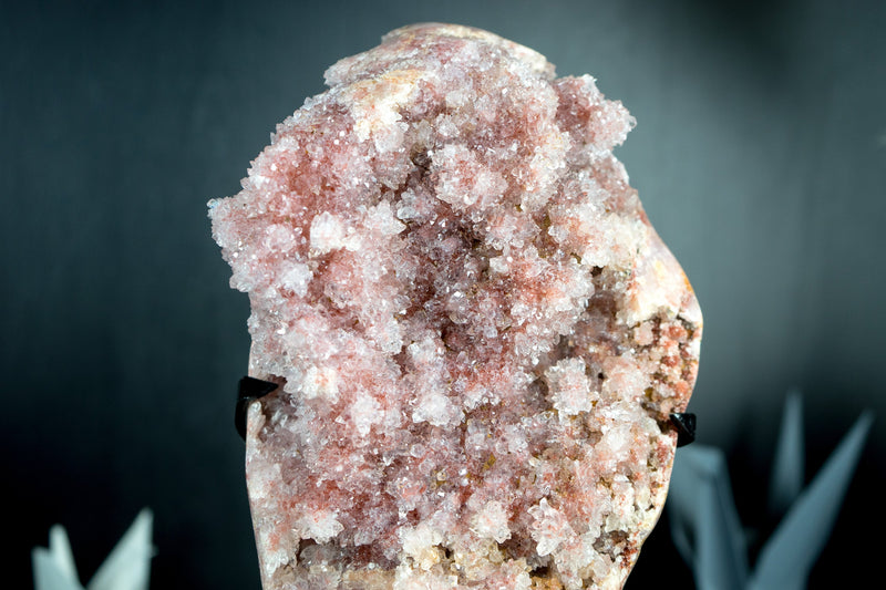 Rosa Amethyst-Geodencluster mit glänzendem roten, rosa und weißen Amethyst-Druzy